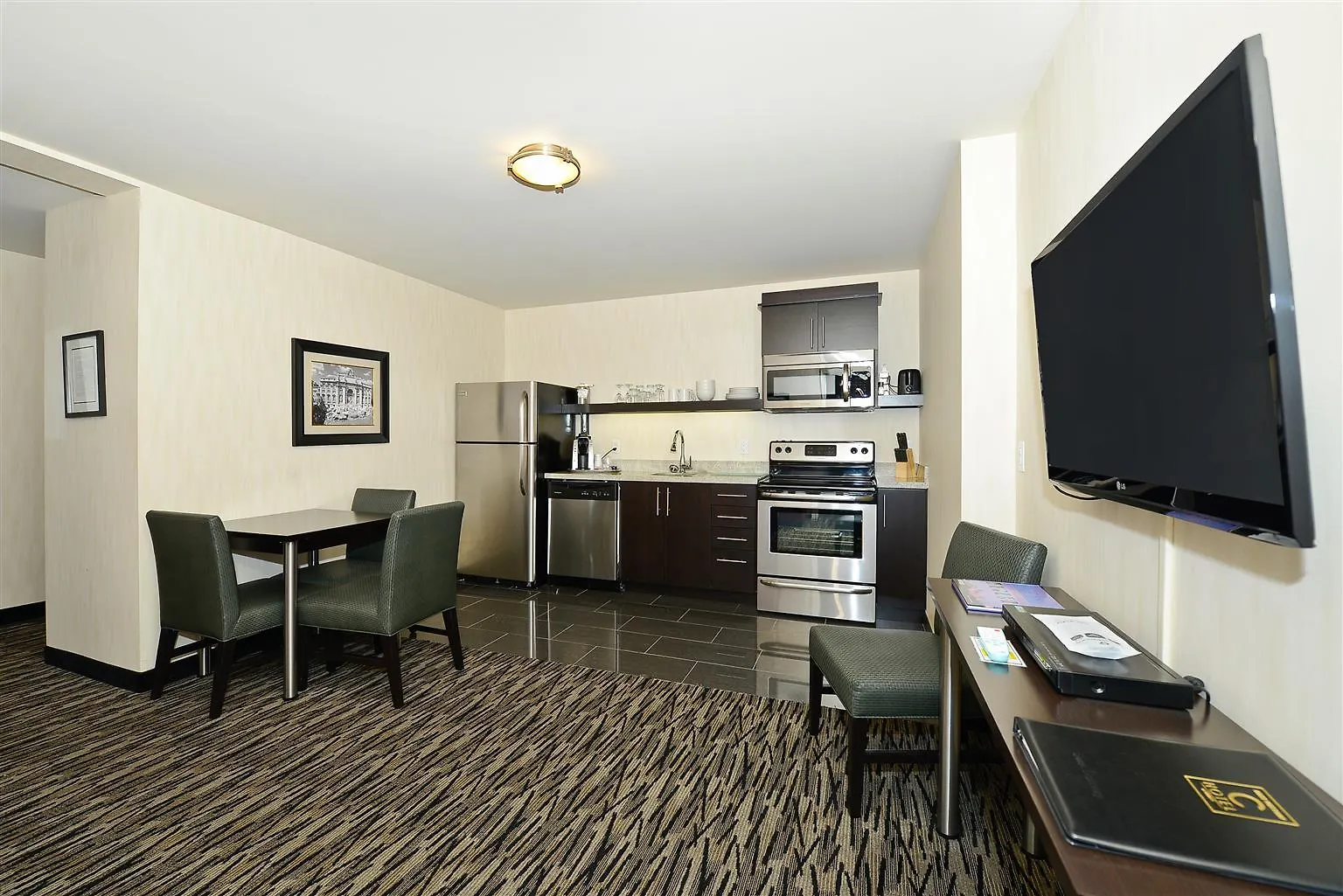 C Hotel By Carmen'S, BW Premier Collection Hamilton Kanada