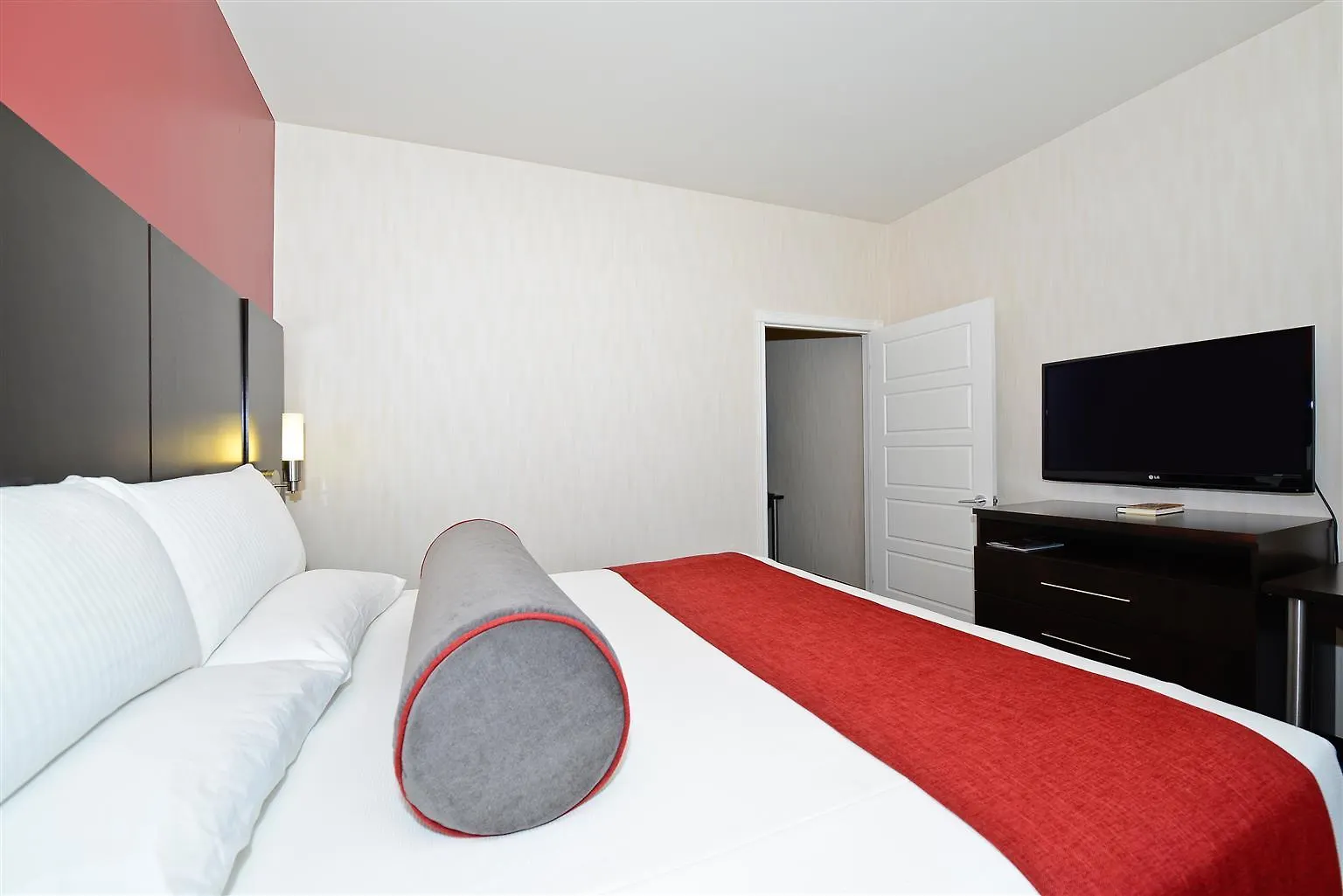 C Hotel By Carmen'S, BW Premier Collection Hamilton